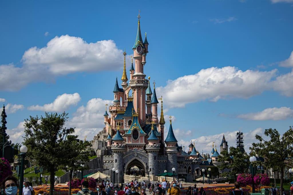 World Of Lovers *Paris*Disney* Bussy-Saint-Georges Luaran gambar